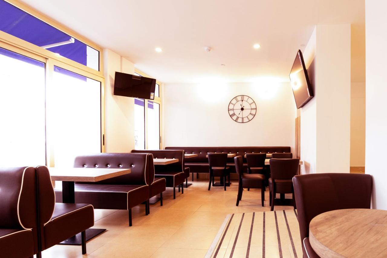 Le Theatre Hotel Сюрен Екстериор снимка