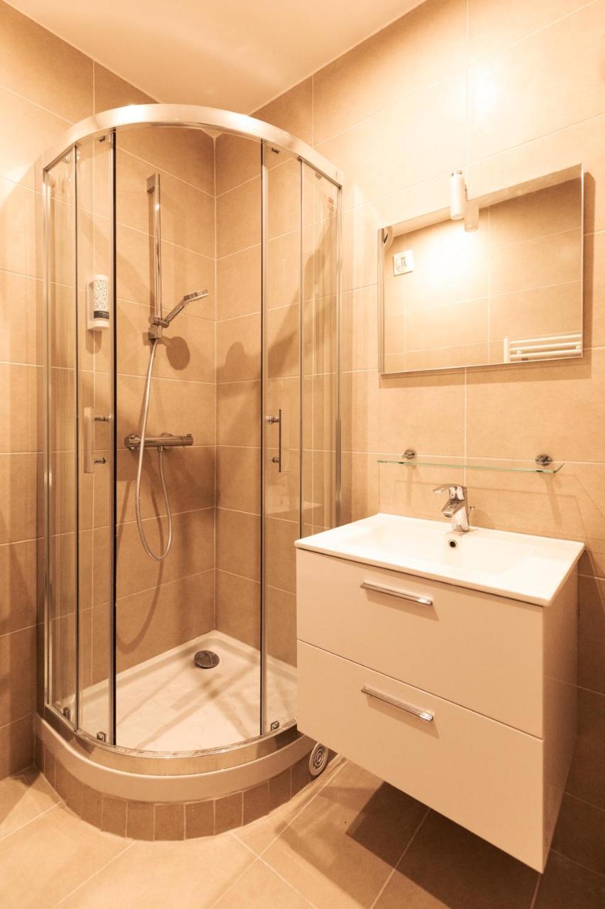 Le Theatre Hotel Сюрен Екстериор снимка